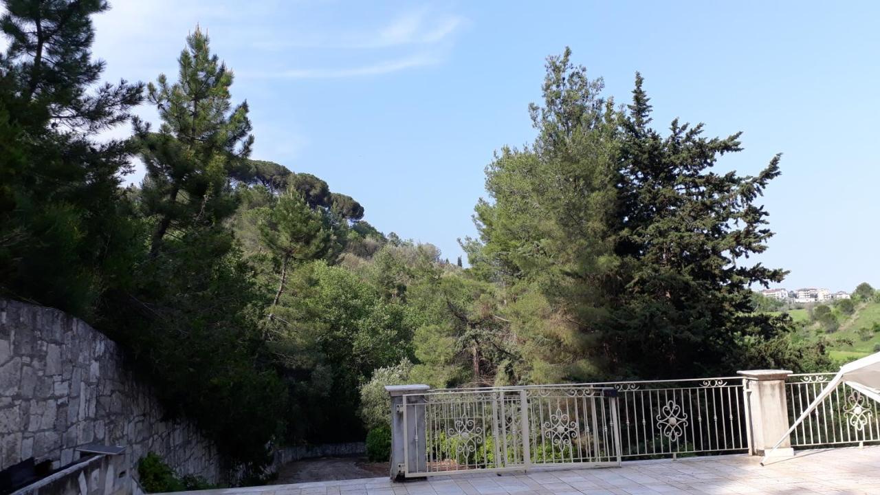 לינה וארוחת בוקר אסקולי פיצ'נו Parco Dei Gelsomini מראה חיצוני תמונה
