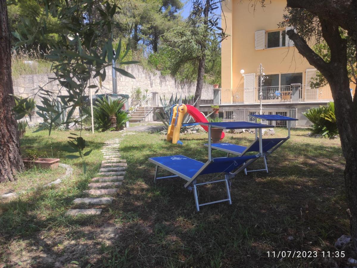 לינה וארוחת בוקר אסקולי פיצ'נו Parco Dei Gelsomini מראה חיצוני תמונה